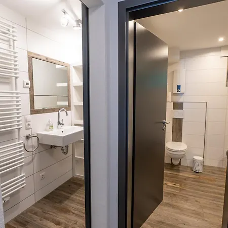 Cockpit アパートホテル 4*