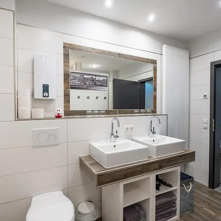 Cockpit アパートホテル 4*